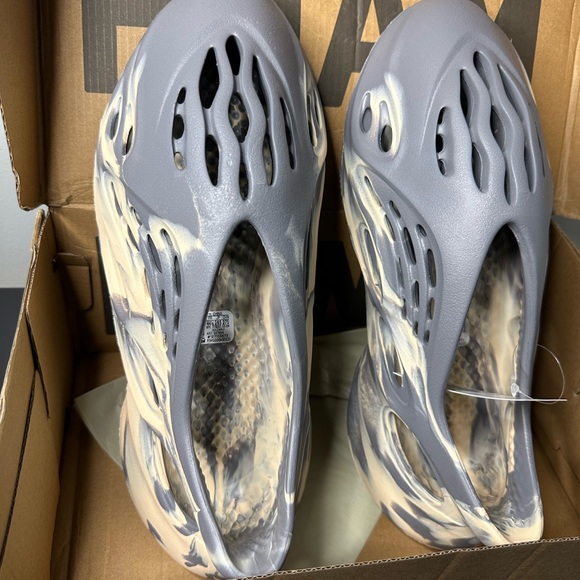 MXT Moon Gray YEEZY FOAM RNNR - Picture 5 of 6